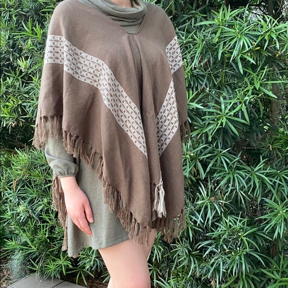 Poncho - Picture 2 of 5